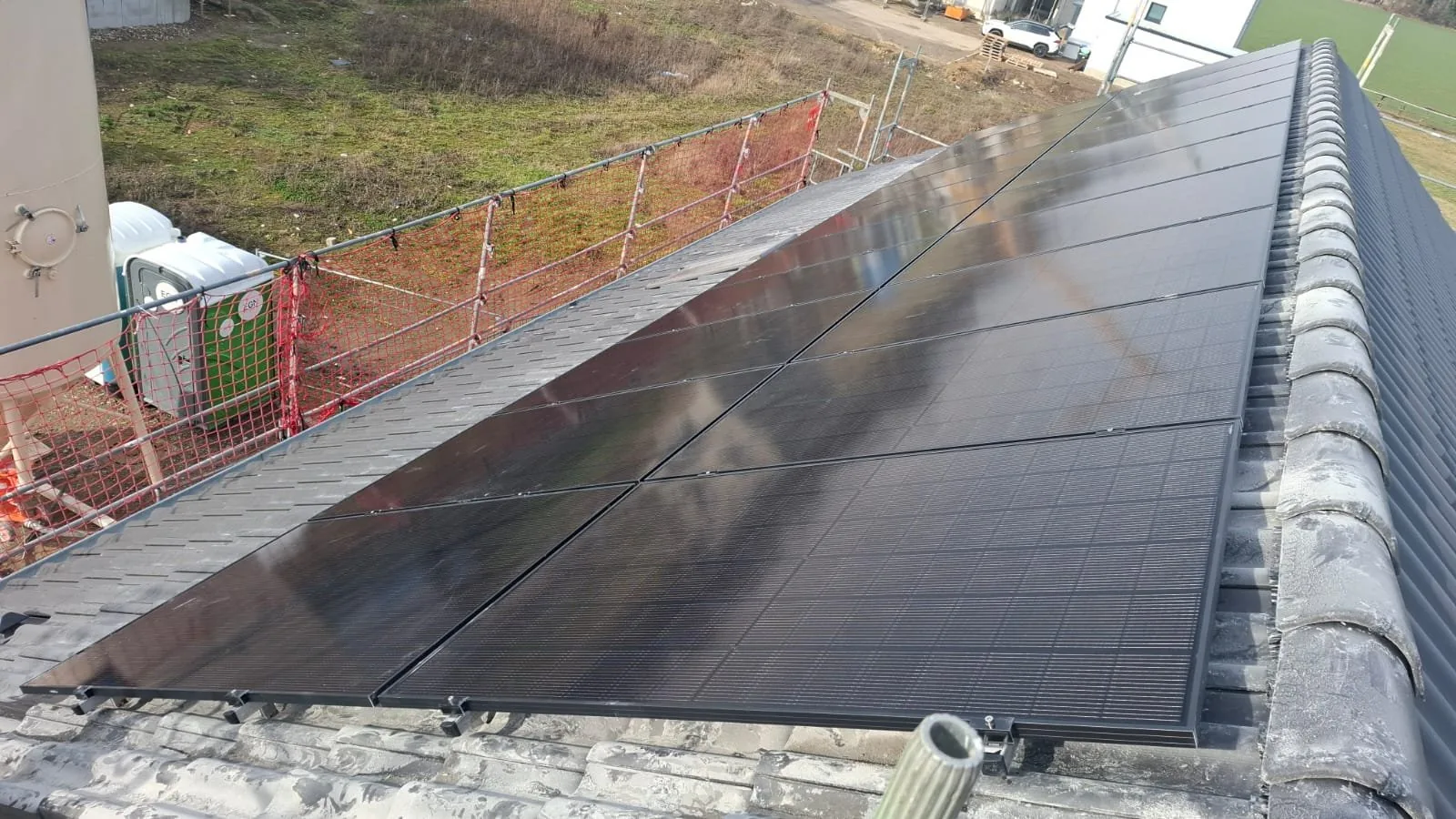 Modernes Einfamilienhaus mit Aufdach Solaranlage und Hybridwechselrichter Region Düren